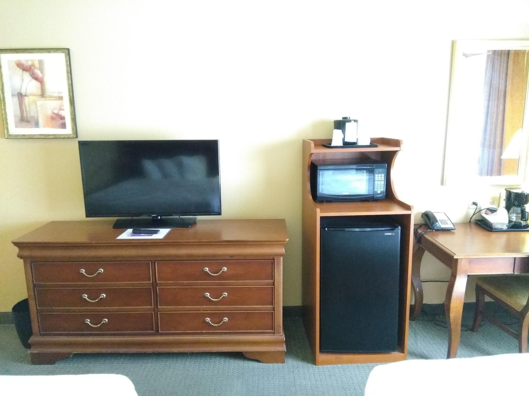 Baymont By Wyndham Hotel Clinton