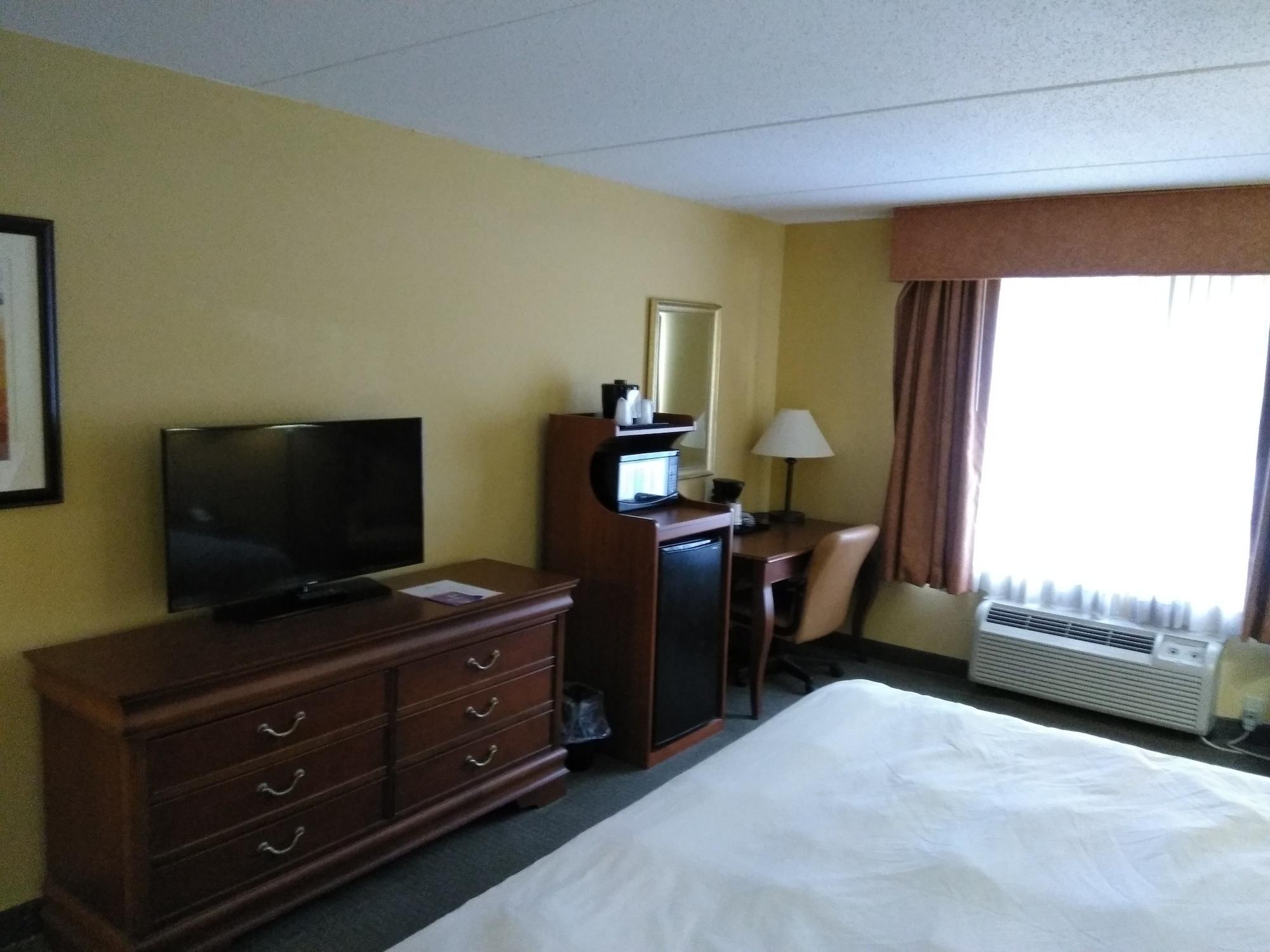 Baymont By Wyndham Hotel Clinton