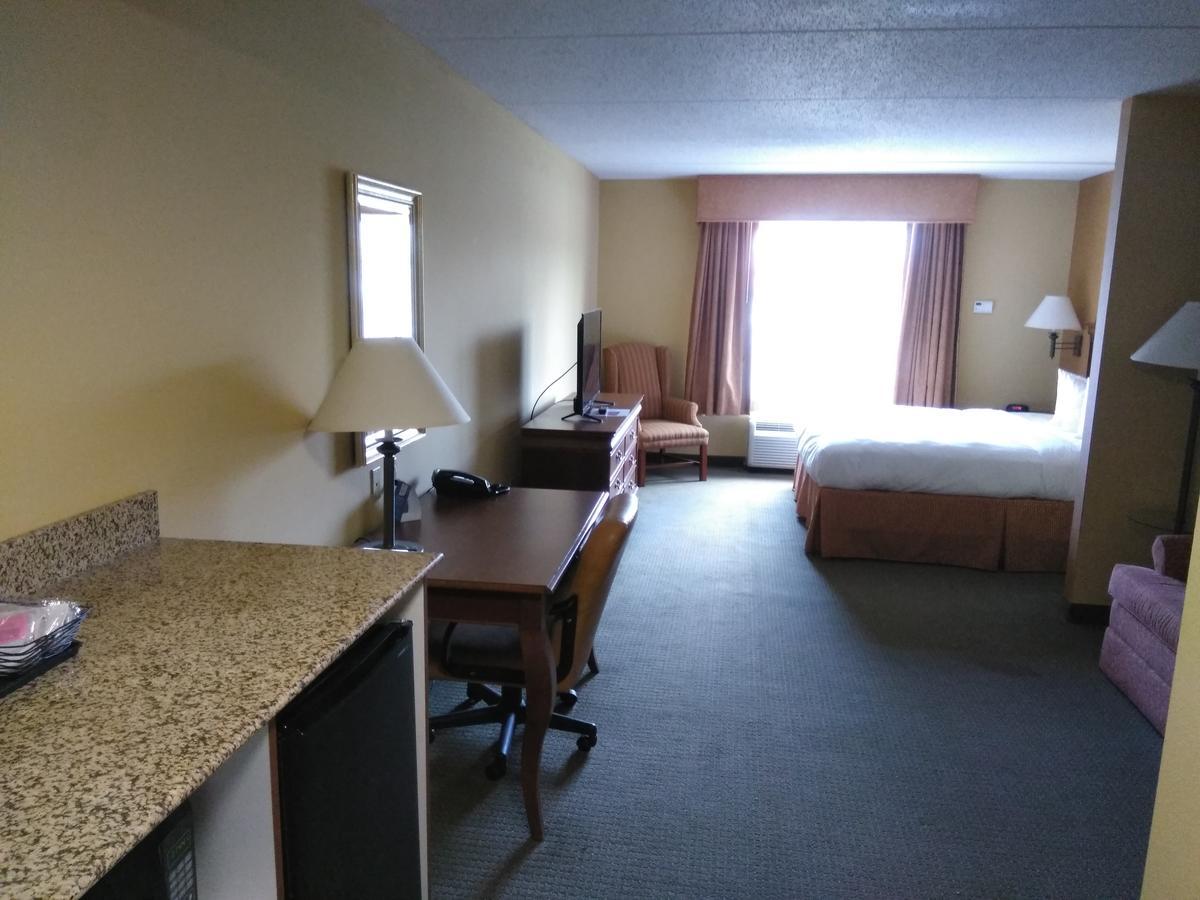 Baymont By Wyndham Hotel Clinton